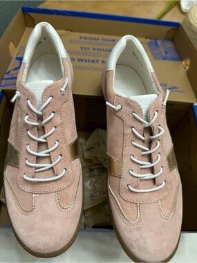 Paul Green Pink Suede Sneakers with Metallic Accent